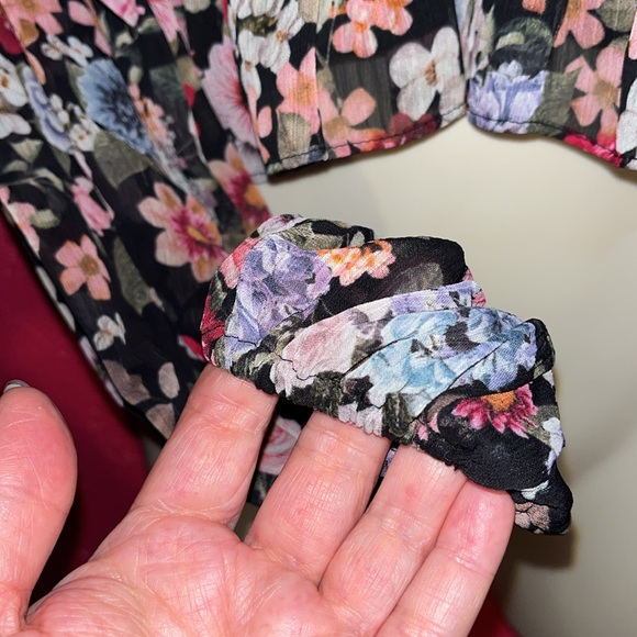 Express crop top floral print blouse. Sz xs. - Picture 6 of 12
